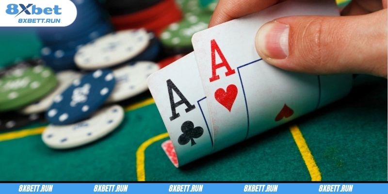 Ưu điểm khi lựa chọn cược Poker tại 8XBET